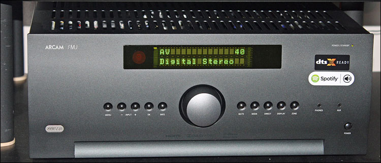 ARCAM_AVR550_inside1_750.jpg