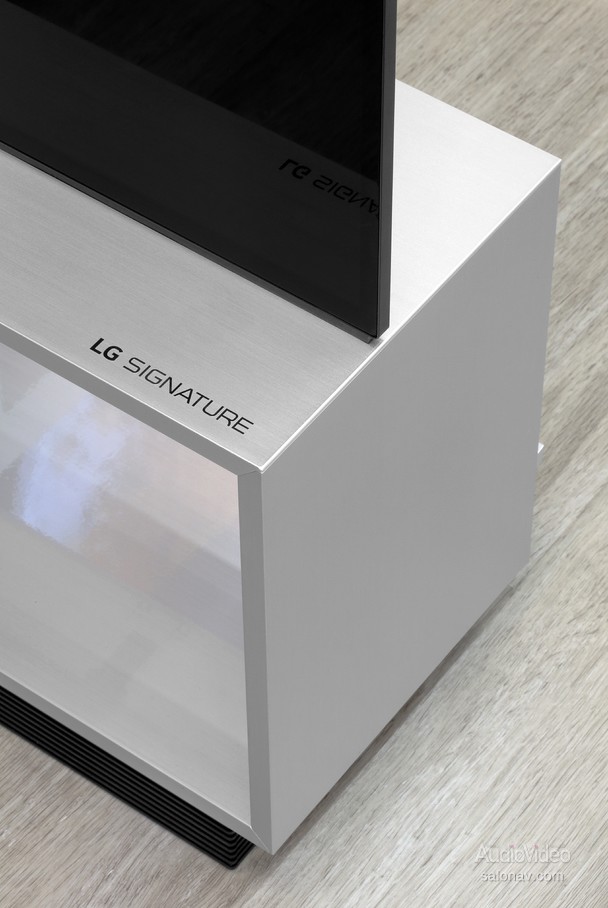 LG_SIGNATURE_OLED_88ZX9LA_17.jpg