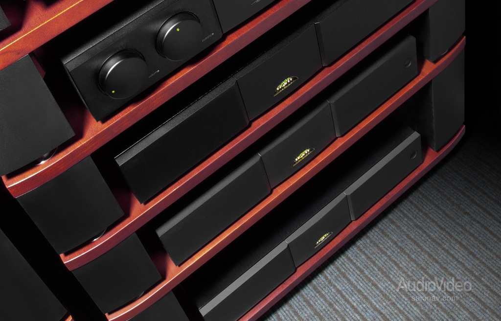 Naim_amps_04.jpg