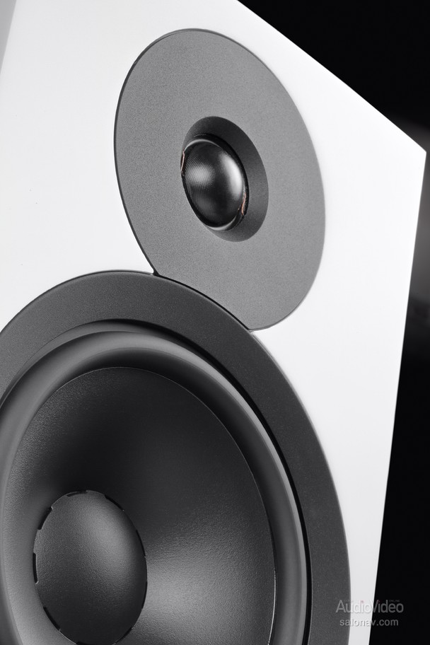 Dynaudio_Emit_20_05.jpg Dynaudio_Emit_20_05.jpg